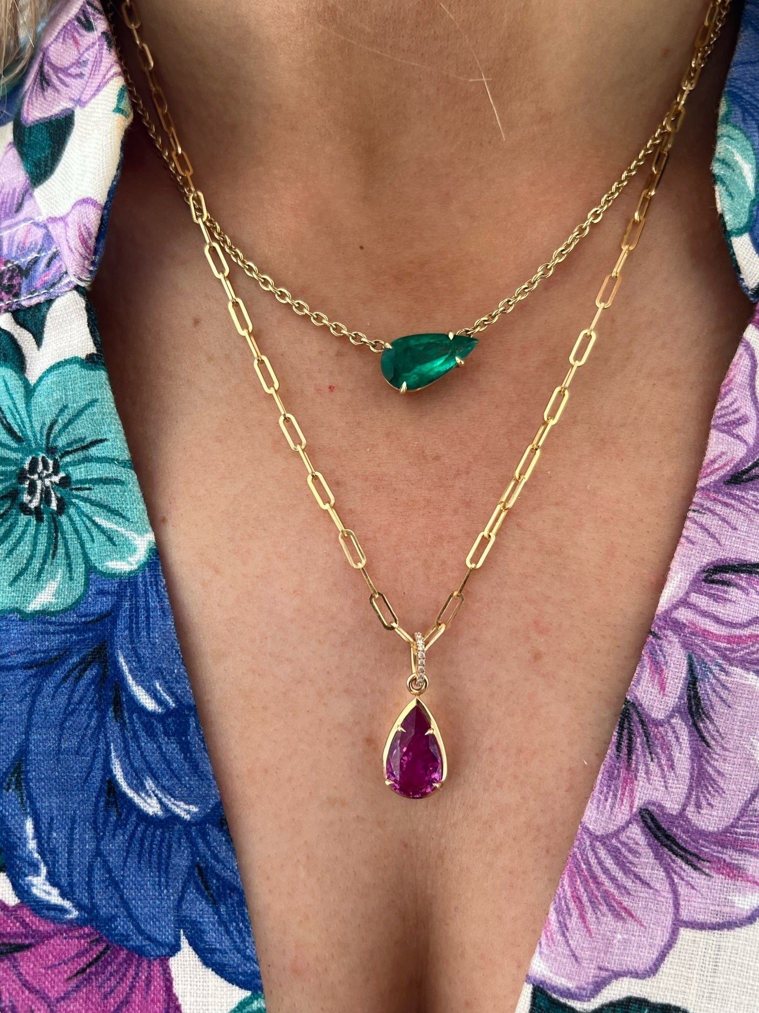 Collet Set Pear Shape Pink Sapphire Pendant Chain Necklace in Yellow Gold