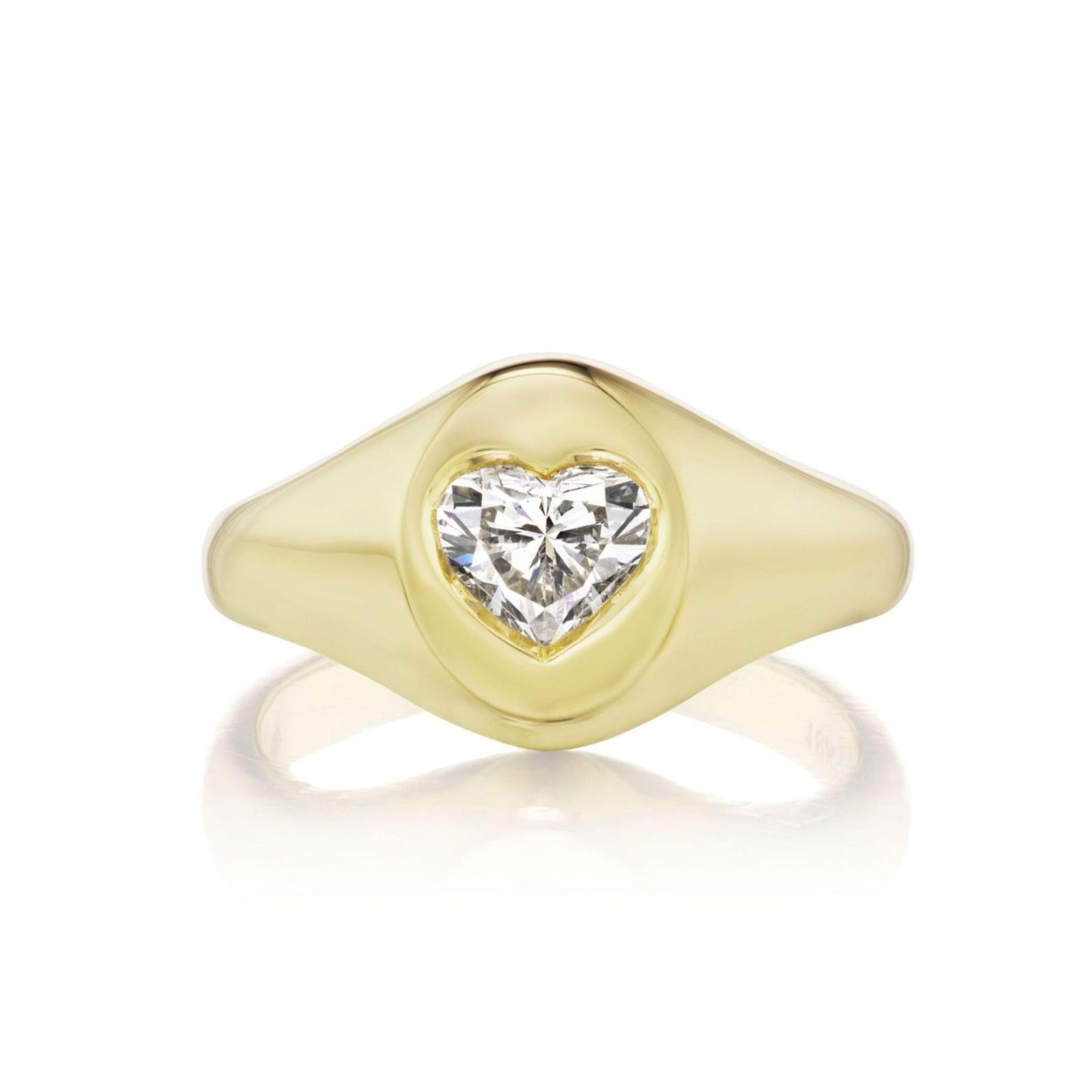 The Signet Ring in Yellow Gold with Heart Diamond features a heart-shaped diamond set at the center of 18k yellow gold. Displayed on a white background, this elegant piece is available in size 6.
