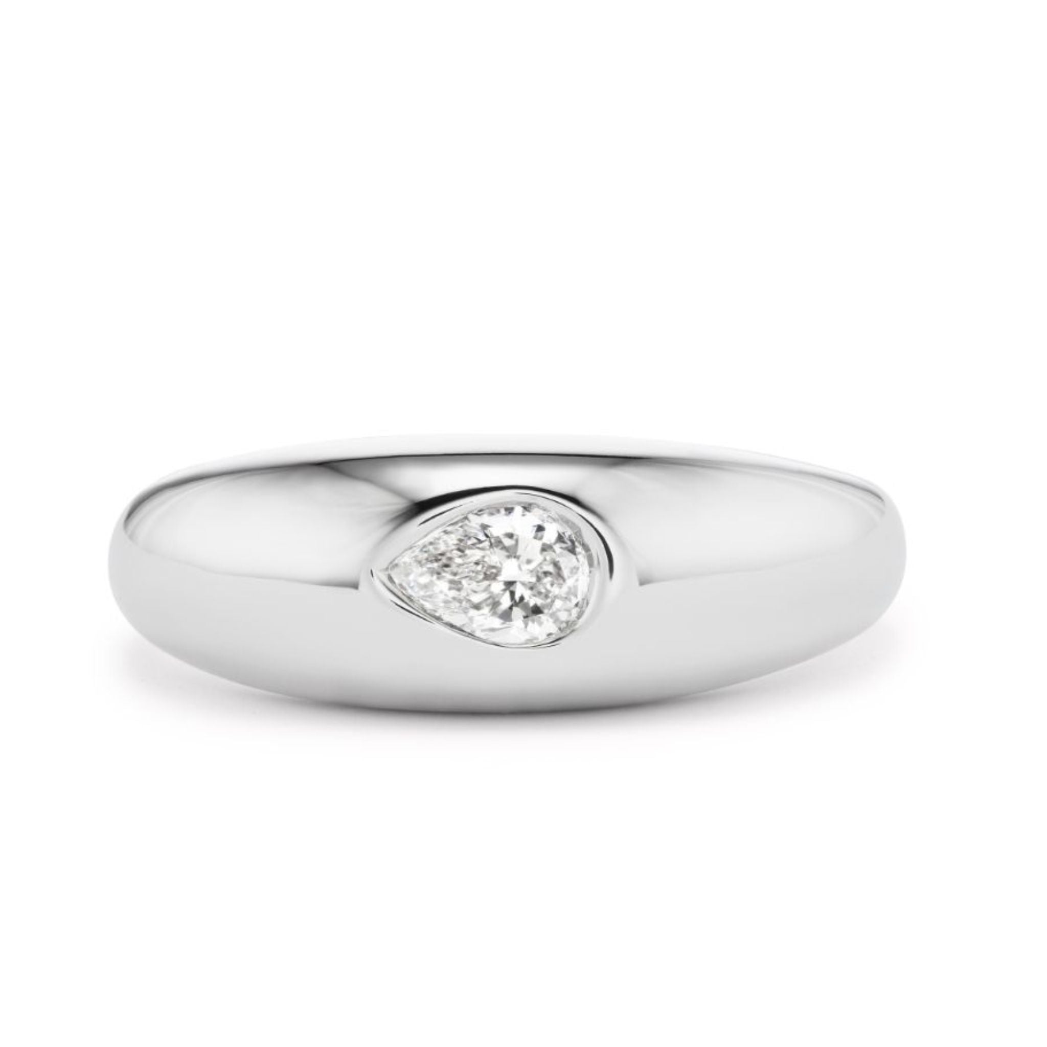 The Dome Ring in White Gold with Pear Diamond features a polished 18K white gold band and a flush-set, pear-shaped diamond at the center.
