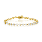 Introducing the Chasing Pears Diamond Tennis Bracelet, elegantly crafted in luxurious 18K gold. This dazzling piece features a continuous row of pear-shaped white diamonds with SI+ clarity, each expertly set in gold prongs and secured with a stylish clasp at the center of the bracelet’s design.
