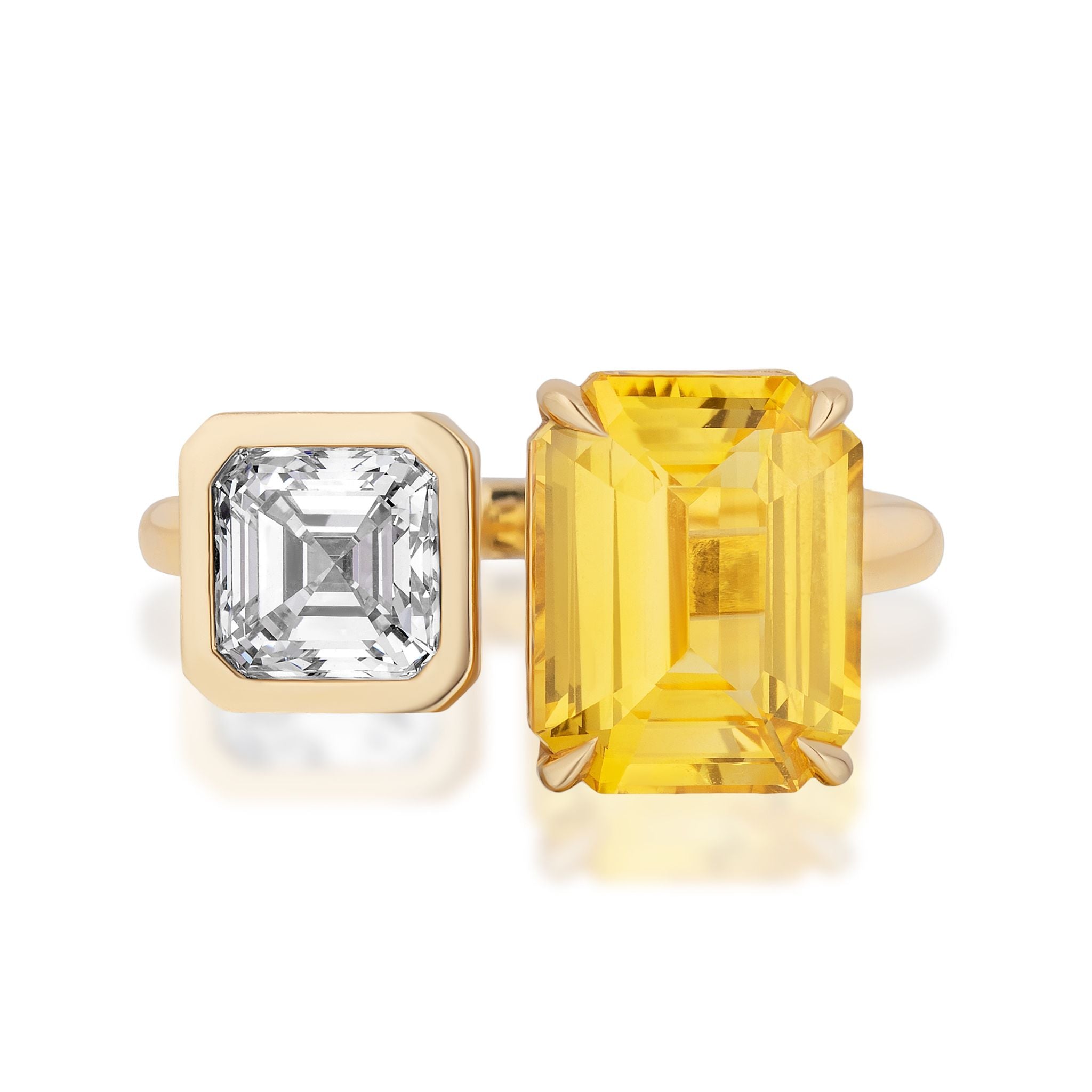 The Toi et Moi Ring features an asscher cut and an emerald cut diamond set in yellow gold, combining bold geometry and elegance in a striking dual-stone design.