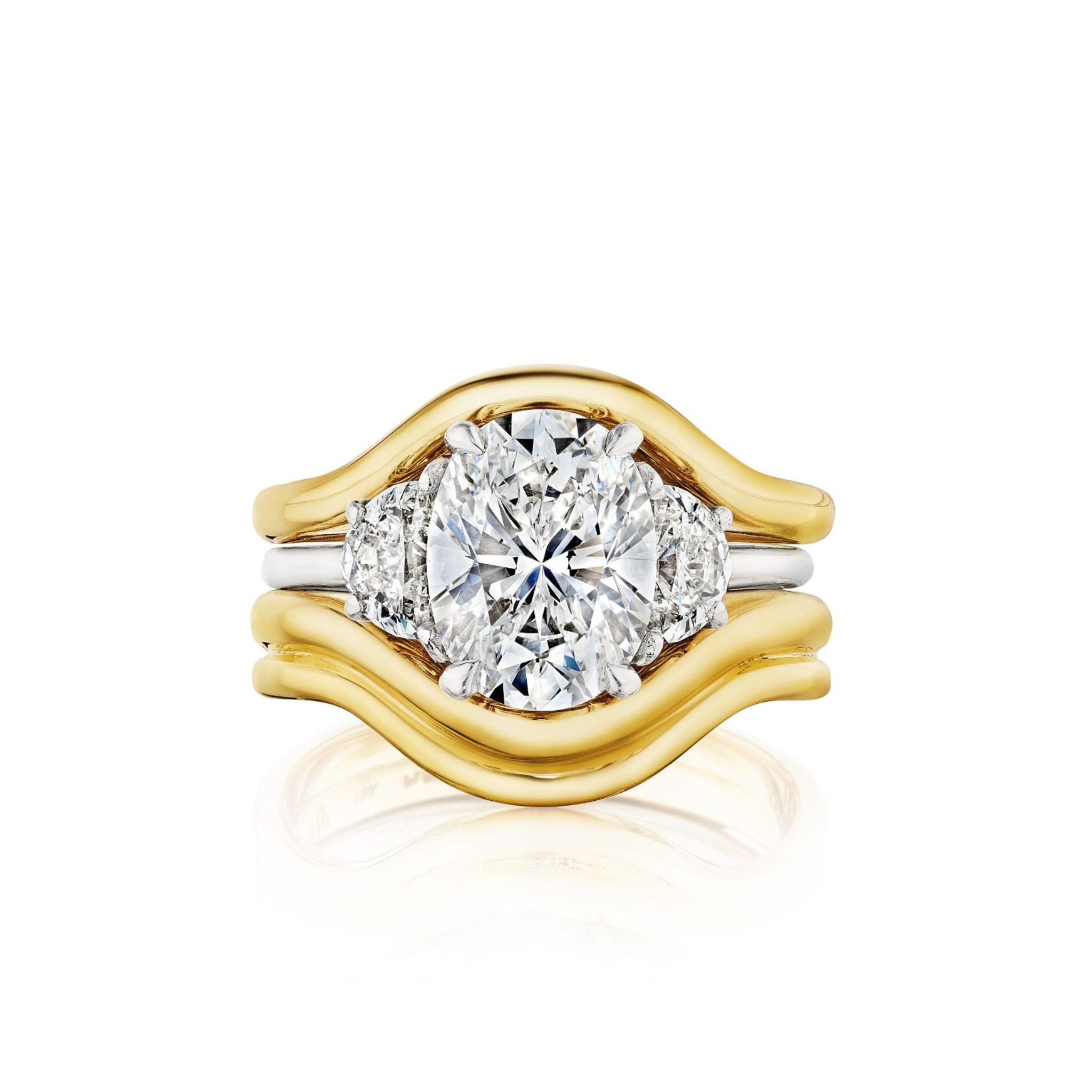 The Single and Double Band Contour Ring Jacket in Yellow Gold features wavy 18k yellow gold bands that frame a central diamond ring with smaller side diamonds, creating a sleek and elegant silhouette.