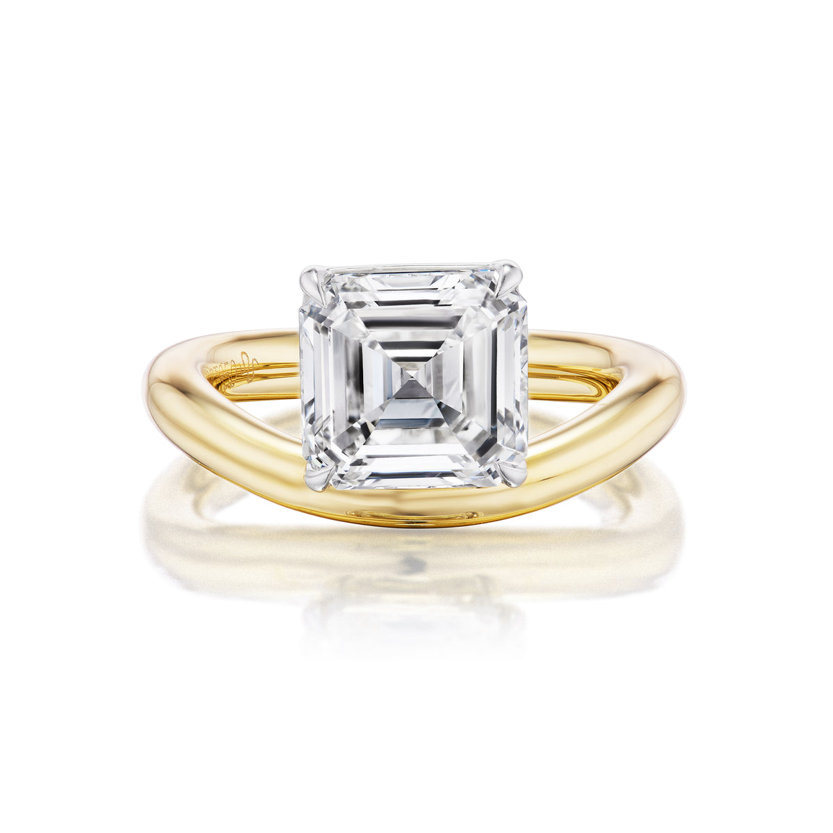 Pinky Ring in Yellow Gold with Asscher Cut Diamond