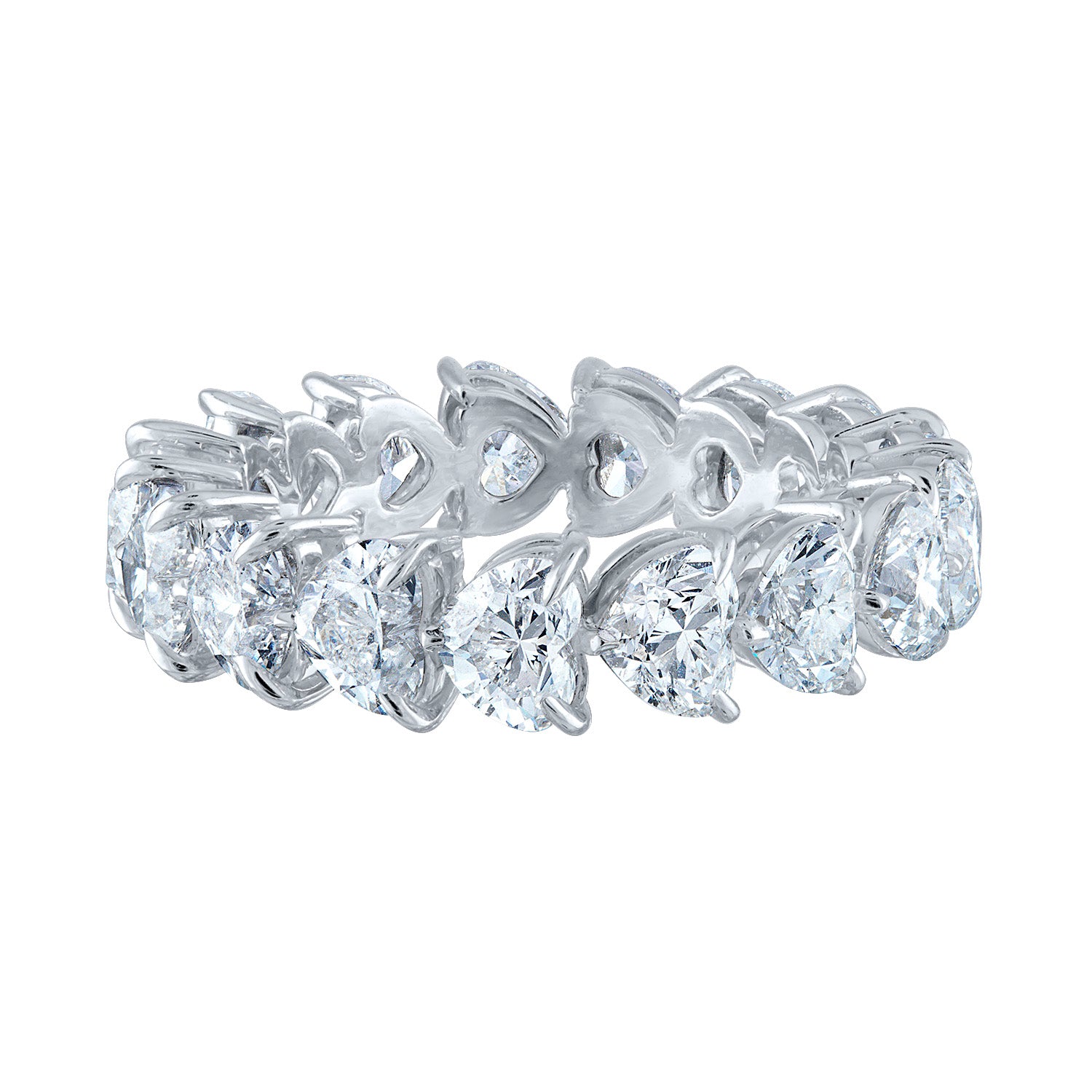 The Chasing Hearts Eternity Band is a silver ring in 18k white gold, featuring a continuous leaf-inspired pattern with alternating pear-shaped and round diamonds.